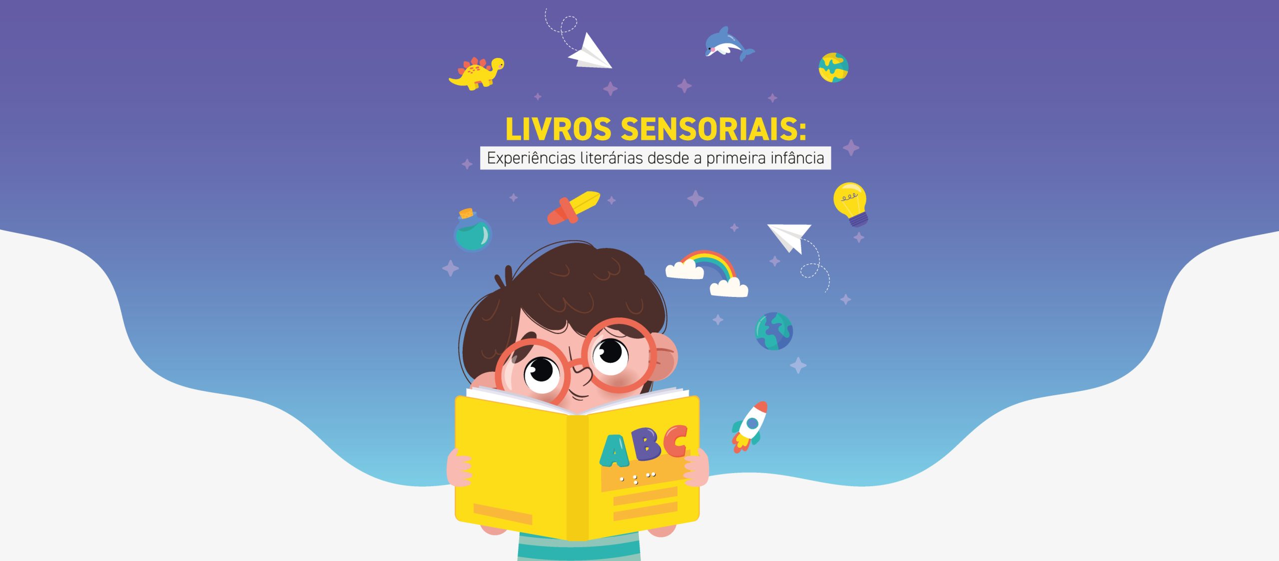 Banner de fundo azul e branco, com desenhos infantis como dinossauro, golfinho, bola, e arco-íris. No centro o texto: Livros Sensoriais: Experiências literárias desde a primeira infância. Abaixo, o desenho de um menino com um livro na mão. Fim da descrição.